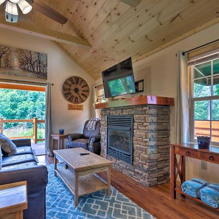 Cozy Riverfront Cabin With Private Deck And Hot Tub! Bryson City Eksteriør bilde