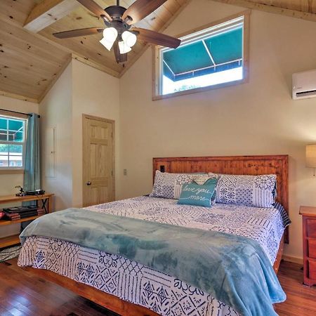 Cozy Riverfront Cabin With Private Deck And Hot Tub! Bryson City Eksteriør bilde