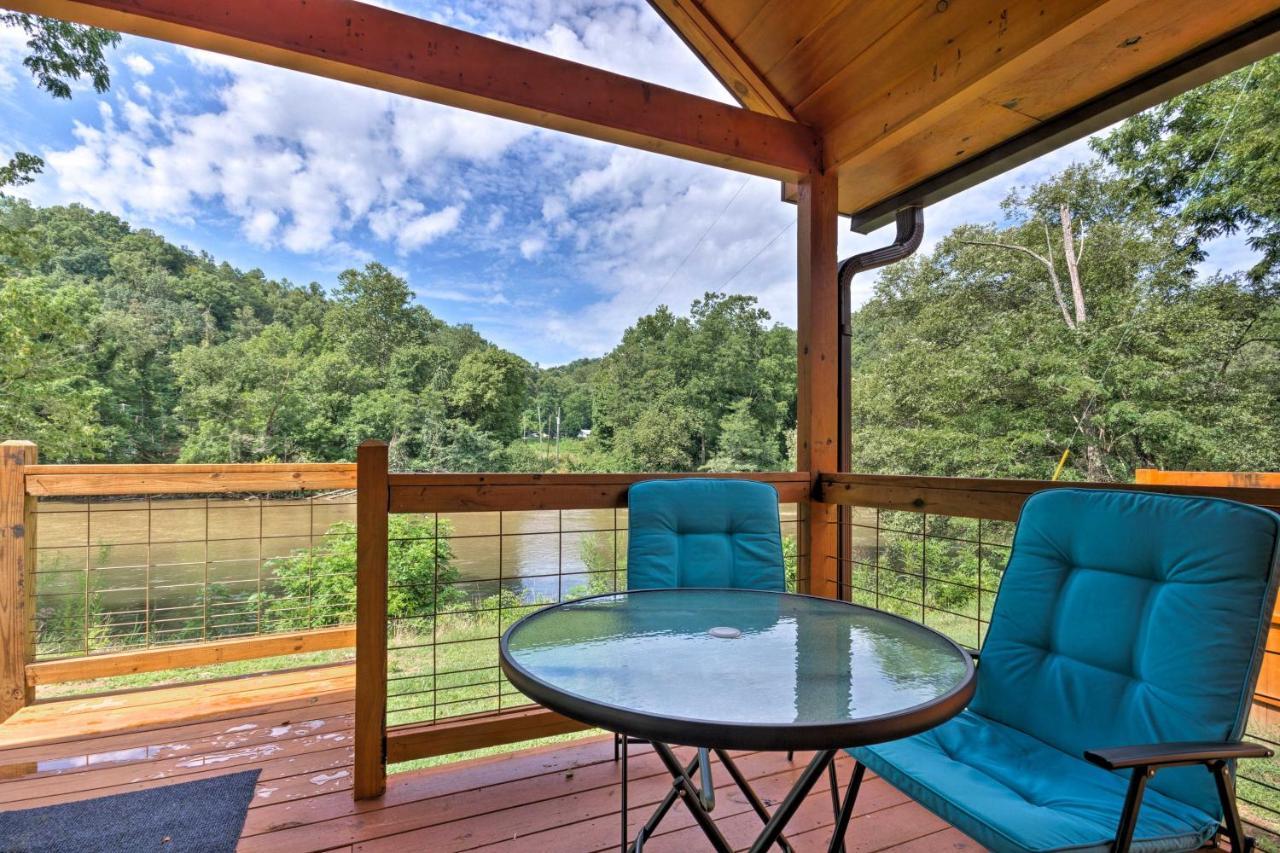 Cozy Riverfront Cabin With Private Deck And Hot Tub! Bryson City Eksteriør bilde